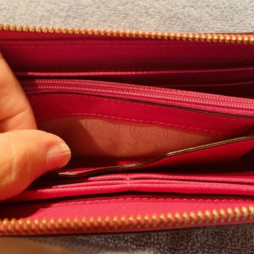 Michael Kors Wallet Womens‎ Pink Saffiano Leather Zip Clutch Wristlet Purse Bag